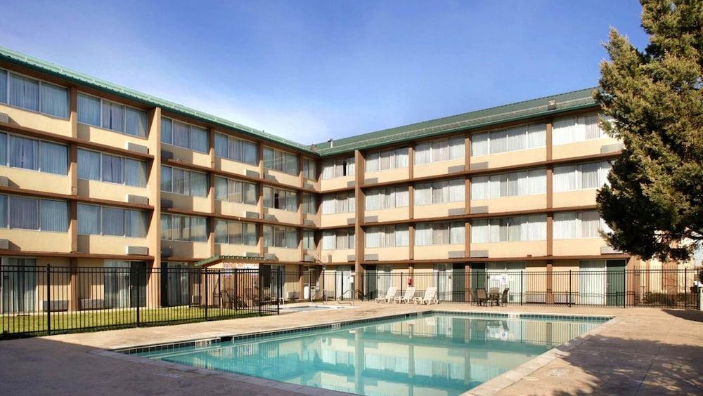 Plaza Hotel Denver Central Ngoại thất bức ảnh